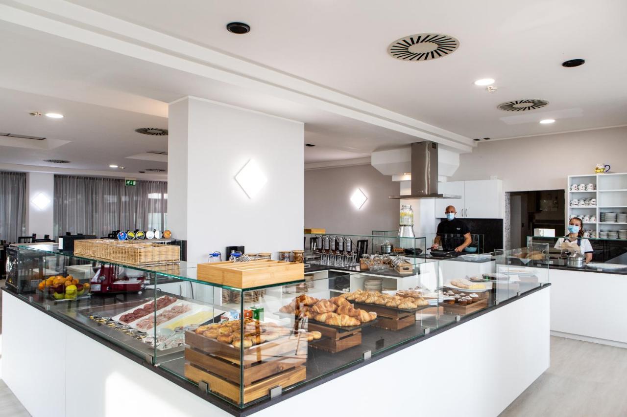 Hotel Vela D'Oro Rimini Zewnętrze zdjęcie