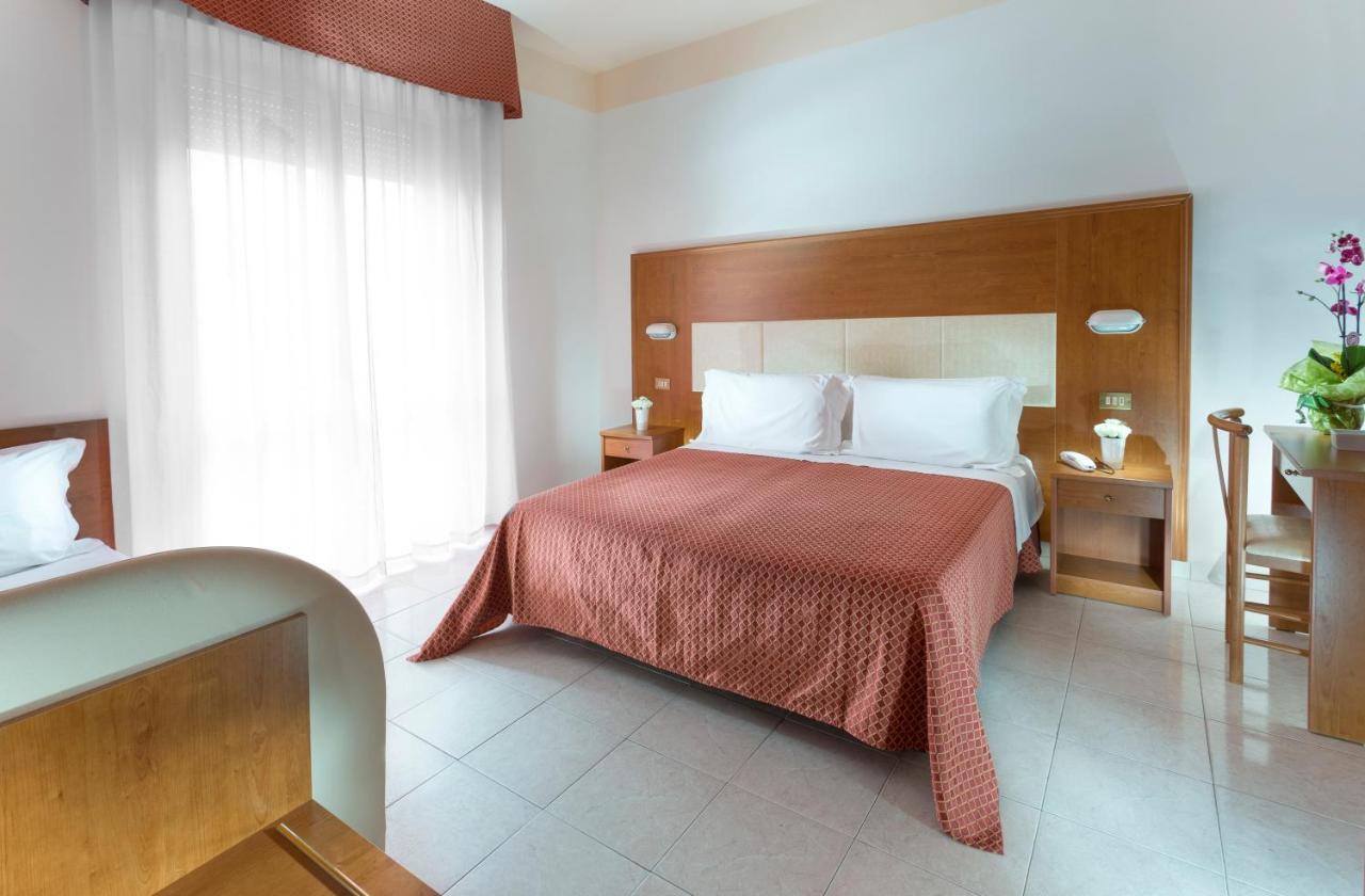 Hotel Vela D'Oro Rimini Zewnętrze zdjęcie
